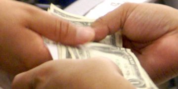 El BM subraya que las remesas de migrantes se mantienen pese a la pandemia