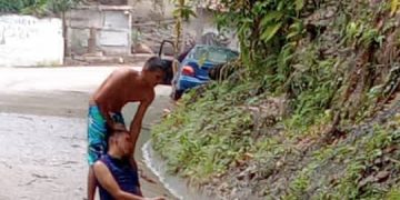 Dos heridos deja colisión de moto y camioneta