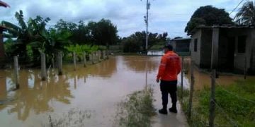 Habitantes del  Kilómetro 23 tienen 6 días inundados y no han recibido ninguna ayuda del sector oficial 