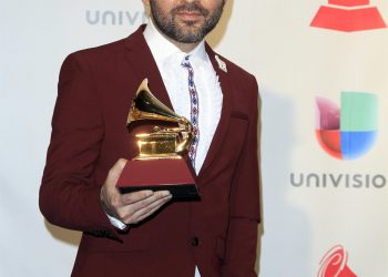 El exintegrante de Calle 13 Eduardo Cabra lanza su primer EP en solitario