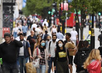 El avance de la variante india amenaza el desconfinamiento en el Reino Unido