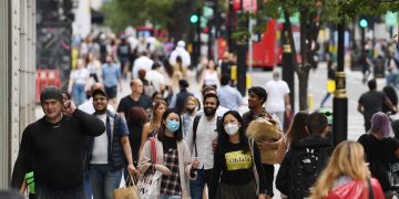 El avance de la variante india amenaza el desconfinamiento en el Reino Unido