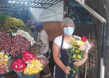 Floristas en San Cristóbal: 20 paquetes de rosas duraban un día, ahora 10 paquetes alcanzan para la semana