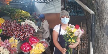 Floristas en San Cristóbal: 20 paquetes de rosas duraban un día, ahora 10 paquetes alcanzan para la semana