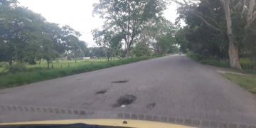 Sin demarcación y con enormes huecos se encuentra la Troncal 5 que comunica al Táchira con Barinas 