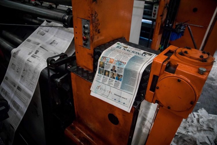 Vista de maquinas rotativas, donde se imprime el diario El Nacional, en Caracas (Venezuela). EFE/
