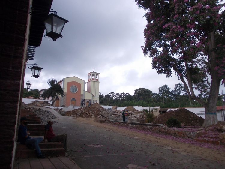 De las plazas  Bolívar y JGH solo van quedando escombros