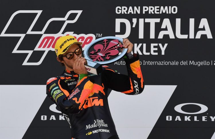 El australiano Remy Gardner (Kalex) celebra su victoria en el Gran Premio de Italia de Moto2. EFE/EPA/CLAUDIO GIOVANNINI