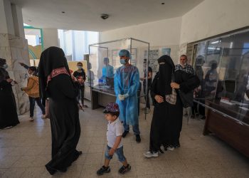 Israel permitirá la entrada de ayuda en Gaza mientras negocia la tregua