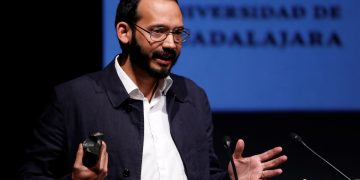 El escritor Rodrigo Blanco nunca se ha ido mentalmente de Venezuela