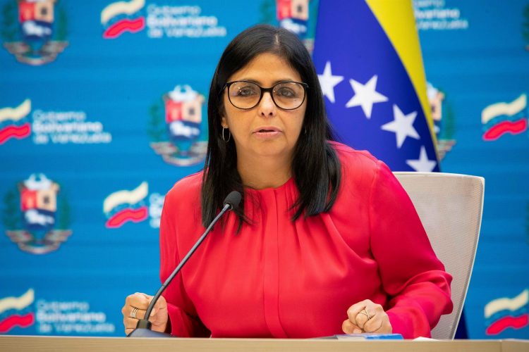En la imagen, la vicepresidenta de Venezuela, Delcy Rodríguez. EFE/Rayner Peña/Archivo