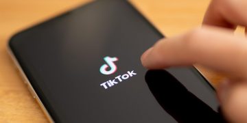 La UE tratará con TikTok posibles infracciones en los derecho de los consumidores
