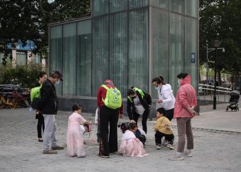 La población de China crece, aunque más lentamente, y llega a los 1.411 millones