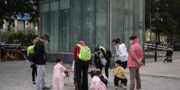 La población de China crece, aunque más lentamente, y llega a los 1.411 millones