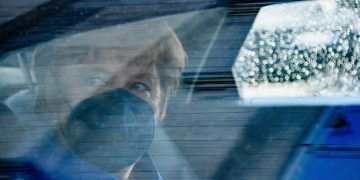 Merkel recuerda a las víctimas del nazismo de la II Guerra Mundial