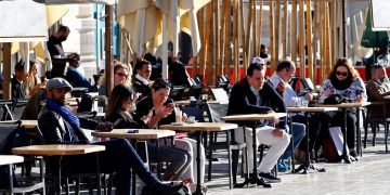 Francia reabre los bares y restaurantes así como la cultura y el ocio