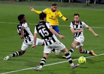 Levante y Cádiz dicen adiós a la Liga con los deberes cumplidos