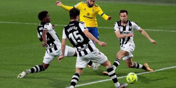 Levante y Cádiz dicen adiós a la Liga con los deberes cumplidos