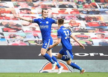 1-2. El Leicester pone fin a la resistencia del United y hace campeón al City