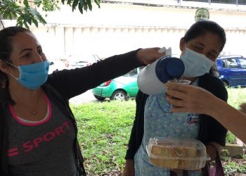 Trabajadores del Hospital Central de San Cristóbal   venden alimentos en sus instalaciones para sobrevivir