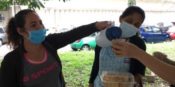 Trabajadores del Hospital Central de San Cristóbal   venden alimentos en sus instalaciones para sobrevivir