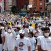 Miles de personas marchan contra el paro en Colombia en medio de un clima de tensión
