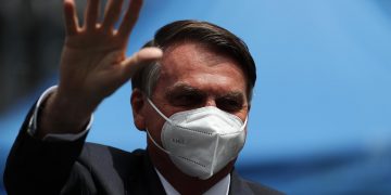Bolsonaro pide al Supremo quitar restricciones contra la covid en 3 estados