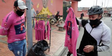 A más de 9.000 kilómetros, el pueblo de Bernal celebra el título del Giro