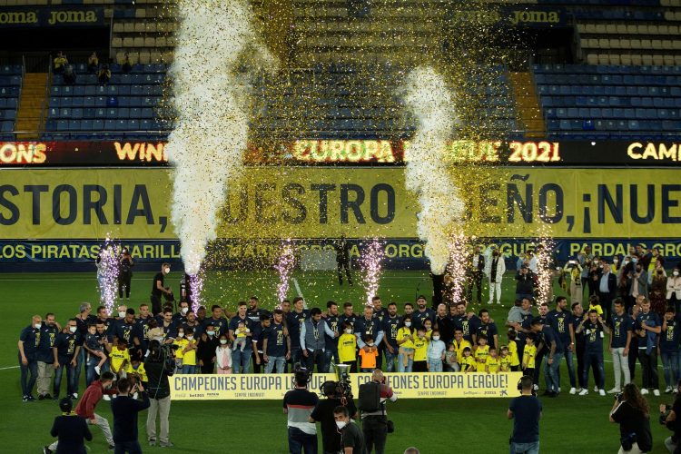 Celebración por la consecución del título de la Liga Europa tras vencer al Manchester United en la final, en el estadio de La Cerámica, en Villarreal. EFE/Domenech Castelló