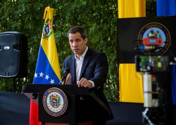 Guaidó acusa al Gobierno de usar vacunas para control social