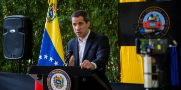 Guaidó acusa al Gobierno de usar vacunas para control social