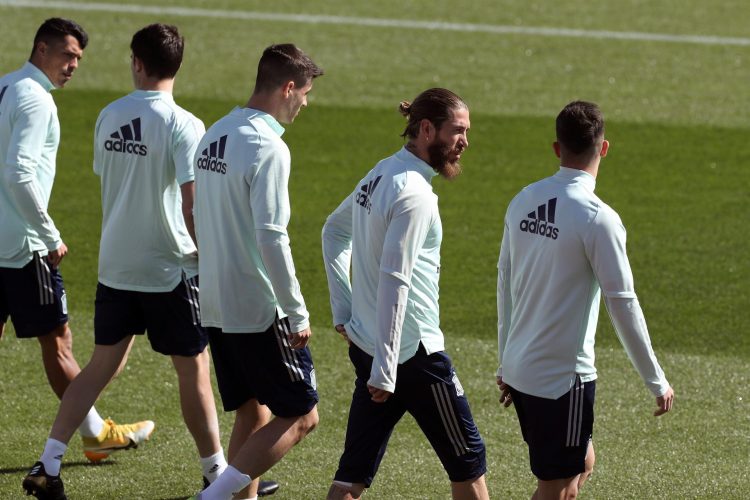 Varios jugadores del Real Madrid durante un entrenamiento. EFE/Kiko Huesca/Archivo
