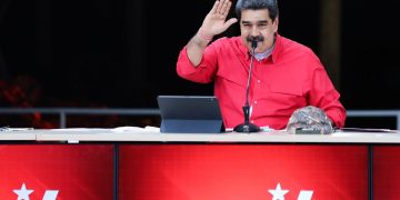 Maduro anuncia elección interna de candidatos chavistas a comicios regionales