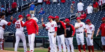 Las Grandes Ligas permiten a cinco equipos más que relajen los protocolos covid-19