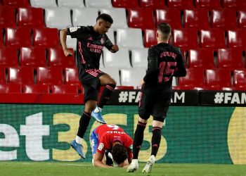1-4. El Real Madrid gana en Granada y mantiene la pugna con el Atlético