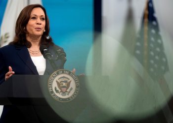 Harris: EE.UU. debe responder ante las destituciones de jueces en El Salvador