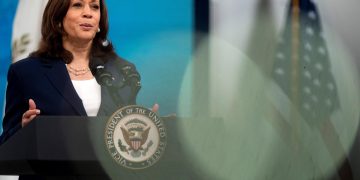 Harris: EE.UU. debe responder ante las destituciones de jueces en El Salvador