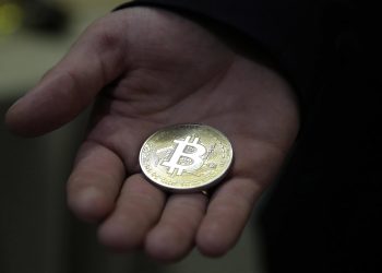La criptomoneda ether marca un nuevo récord y supera los 4.200 dólares