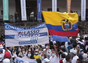 Ecuador recibe con expectativa a primer mandatario conservador en dos décadas