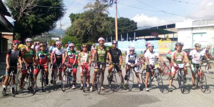 Otra carrera de Los Amigos del Ciclismo que salió desde la Zona industrial de Valera
