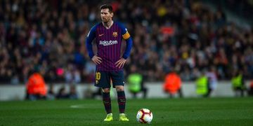 Doblete de Messi mantiene en carrera al FC Barcelona por el título de LaLiga