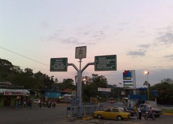 Se muere esperando autobús a Santa Ana