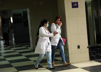 En área COVID-19 del Hospital de San Cristóbal  hay 2 enfermeros por turno para 24 pacientes