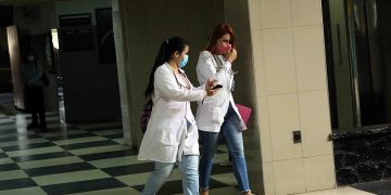 En área COVID-19 del Hospital de San Cristóbal hay 2 enfermeros por turno para 24 pacientes