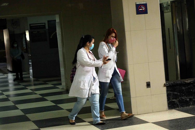 La falta de personal de salud en el Hospital Central de San Cristóbal vuelve a afectar el área COVID-19. Carlos Eduardo Ramírez