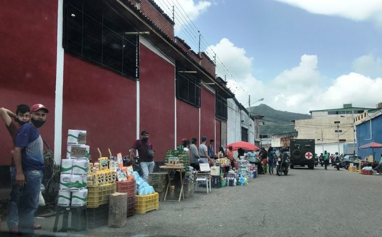 Ventas informales en Táchira de productos colombianos aumentaron con la llegada de la pandemia por COVID-19. Mariana Duque