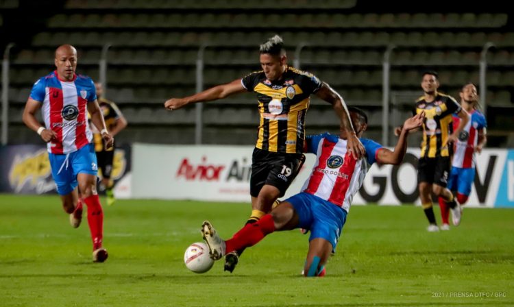 El  Deportivo Táchira y Estudiantes de Mérida  vivieron un nuevo capítulo del clásico de fútbol más antiguo del rentado criollo