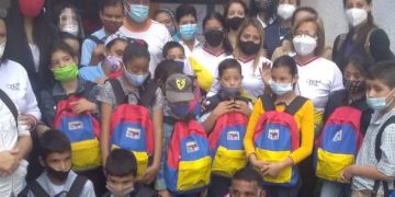 Alumnos del Instituto de Educación Especial Boconó reciben dotación escolar