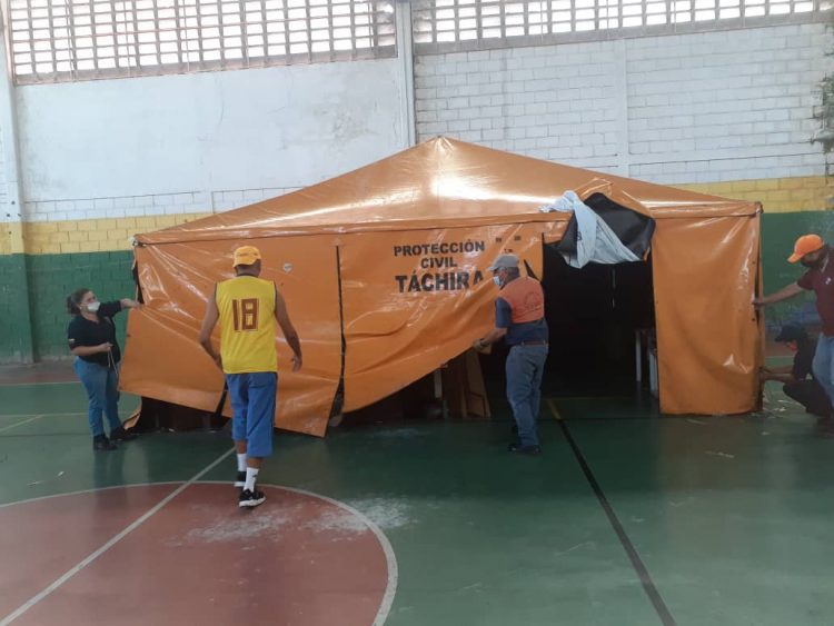 Refugiados en medio de la primera inspección de PC Táchira.