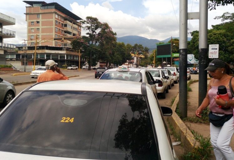 Taxistas no tienen acceso a la venta de gasolina subsidiada en Táchira. Mariana Duque